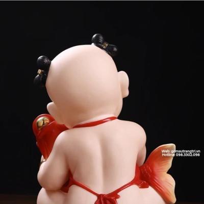 TƯỢNG SỨ ( CÔ ) CẬU BÉ ÔM CÁ CHÉP